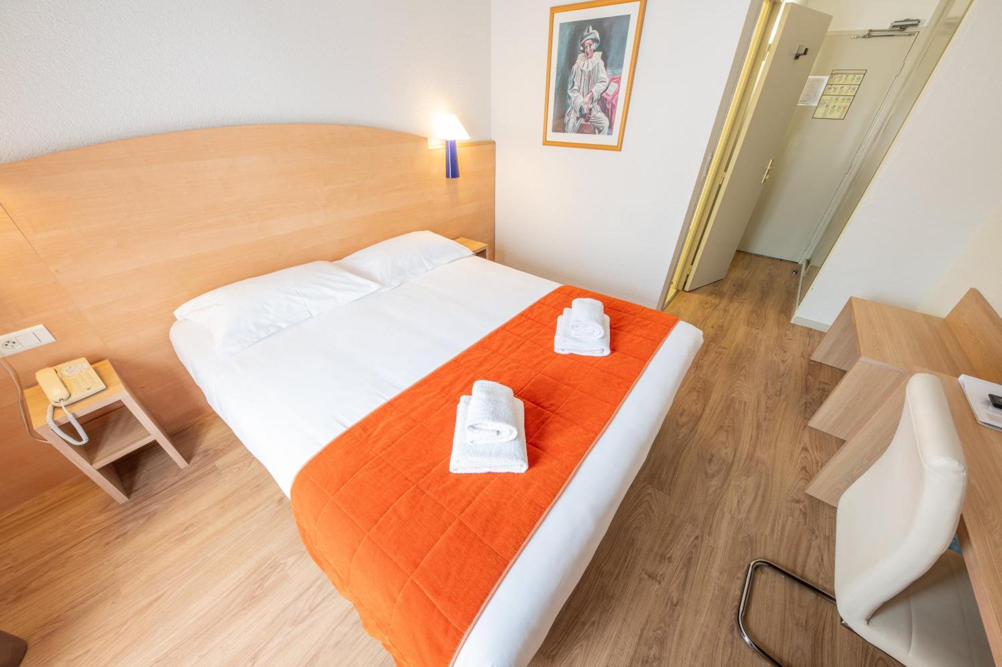 Hôtel Saint Laurent Nogent-sur-Seine Quarto foto