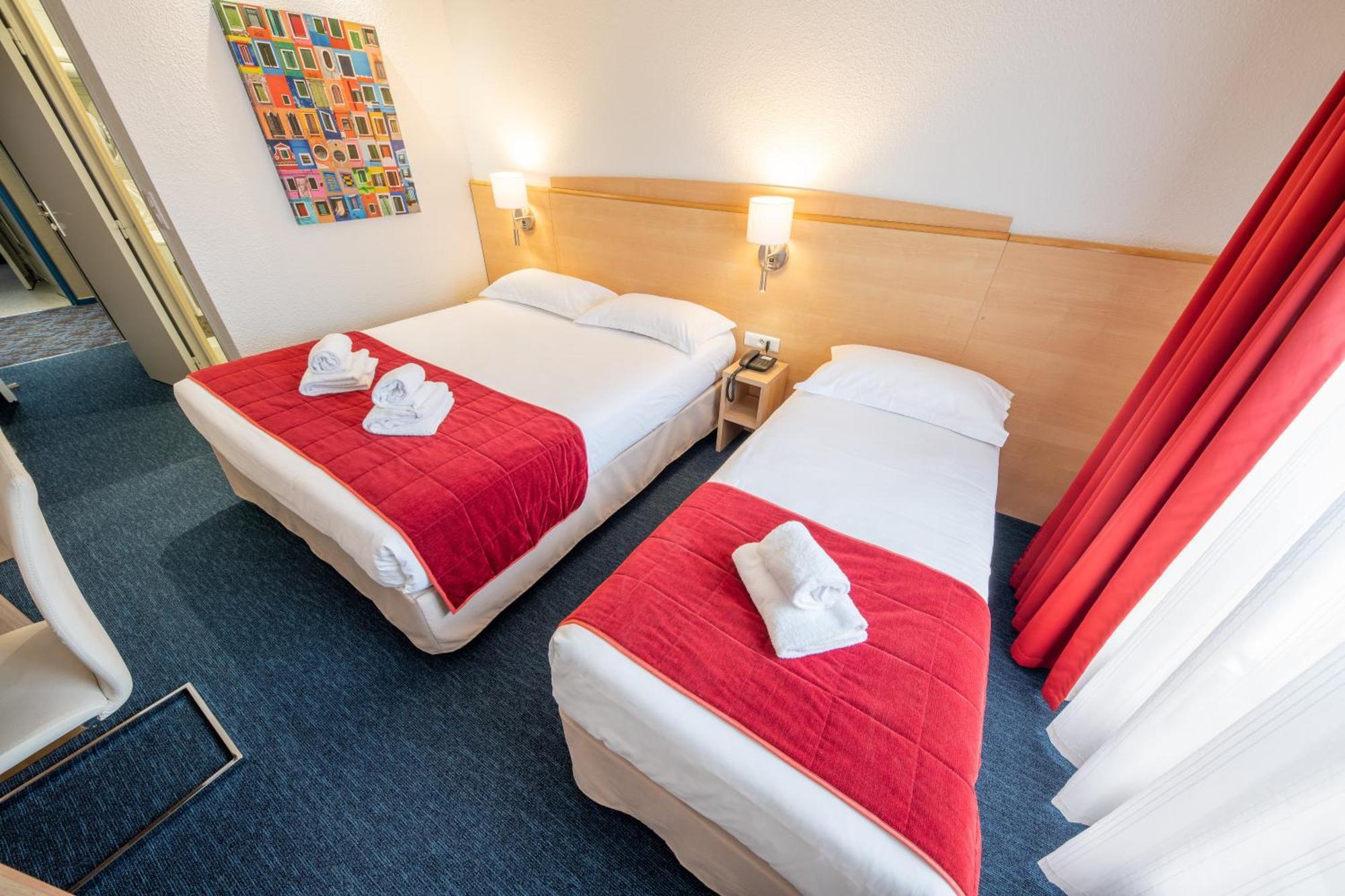 Hôtel Saint Laurent Nogent-sur-Seine Quarto foto
