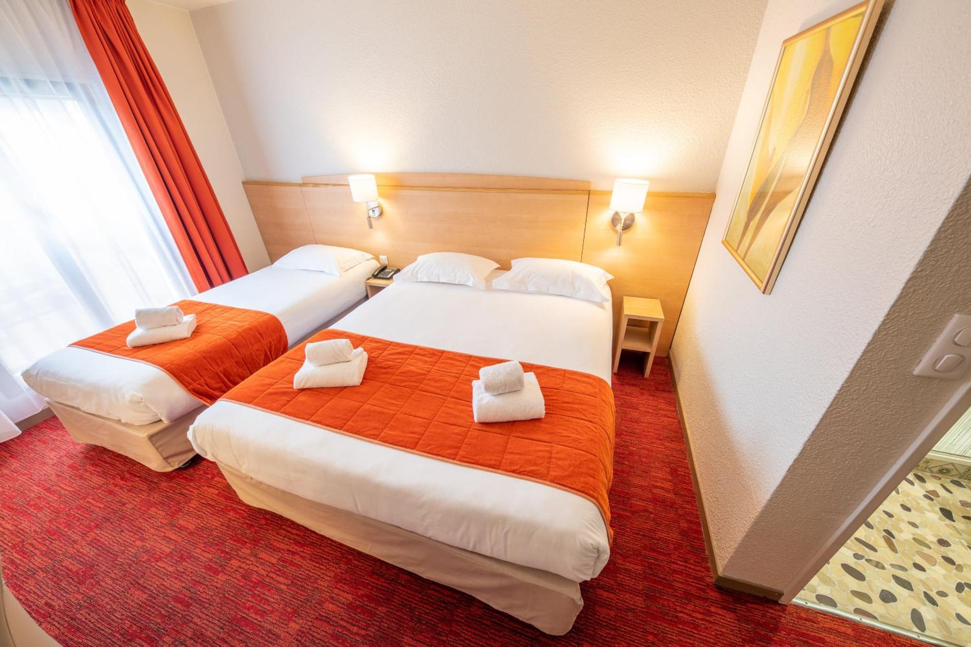Hôtel Saint Laurent Nogent-sur-Seine Quarto foto